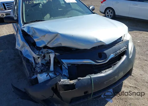 2010 Toyota Camry Hybrid z USA, uszkodzony, nr VIN 4T1BB3EKXAU125639